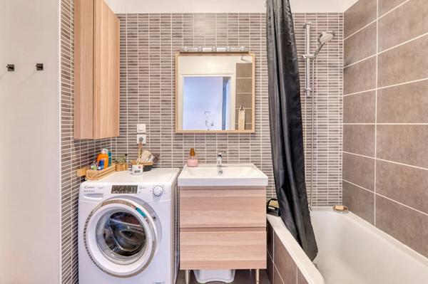 Secteur Centre-Ville: Lumineux T2 avec balcon #proximité métro ligne D