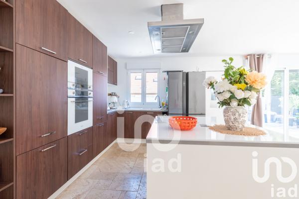 House for sale 4 rooms 91 m² Épône