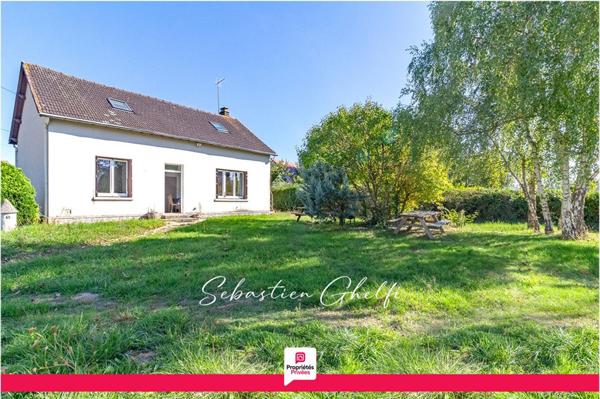 à la porte de Contres maison avec 4 chambres beau terrain de 730 m²