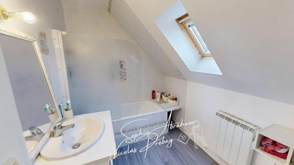 Maison individuelle avec garage et jardin clos