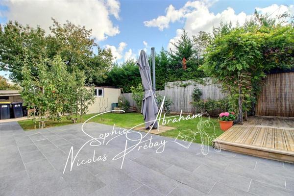 Maison individuelle avec garage et jardin clos