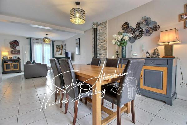 Maison individuelle avec garage et jardin clos