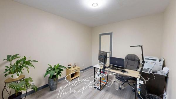 Maison individuelle avec garage et jardin clos