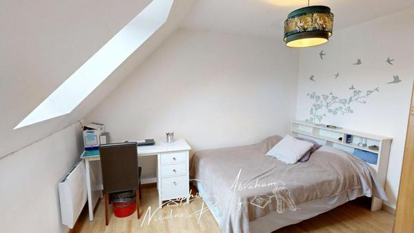 Maison individuelle avec garage et jardin clos