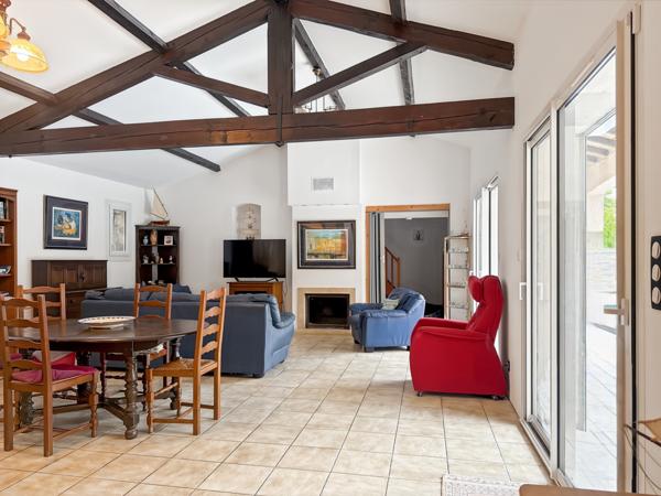 Castelnau-le-Lez (34170) Maison familiale de 190 m² avec piscine, garage et terrain arboré – secteur recherché