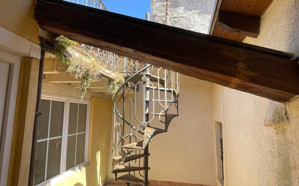 Maison à vendre    5 pièces • 200 m2 Châteauneuf-Grasse