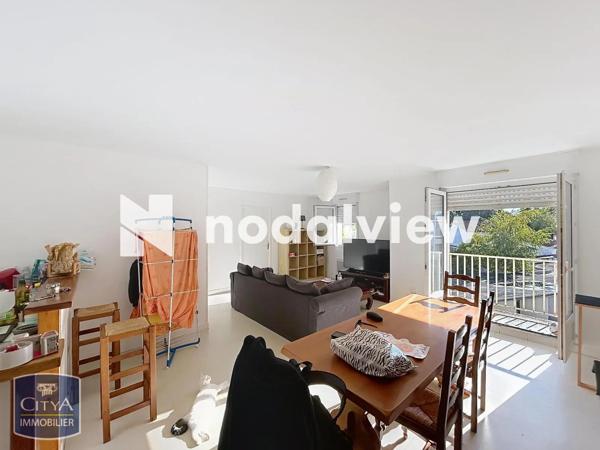 Appartement à louer 4 pièces 71.32m² Saintes (17100)