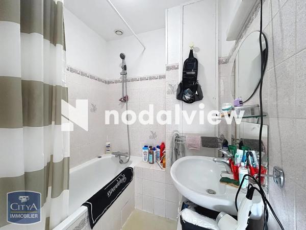 Appartement à louer 4 pièces 71.32m² Saintes (17100)