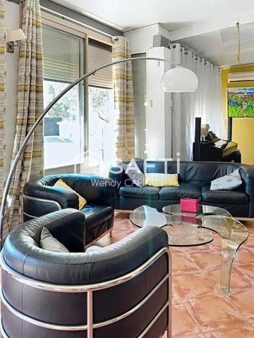 Maison familiale, jacuzzi et hauteur sous plafond exceptionnelle