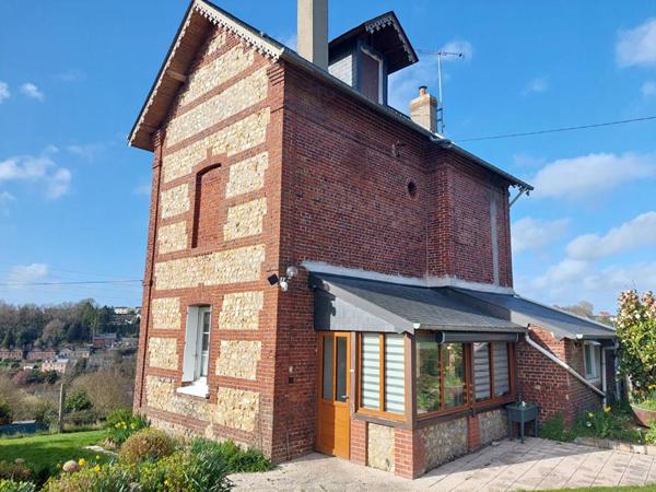 Ancien corps de ferme avec maison et dépendances