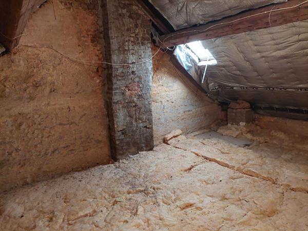 Ancien corps de ferme avec maison et dépendances