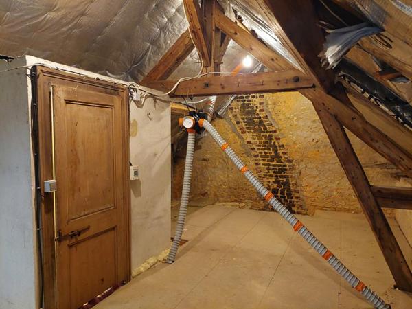 Ancien corps de ferme avec maison et dépendances