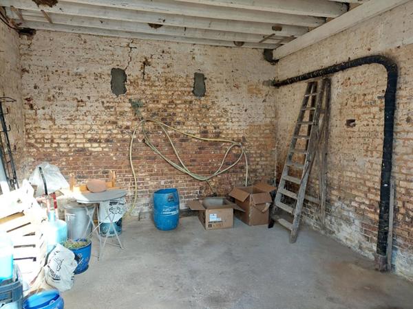 Ancien corps de ferme avec maison et dépendances