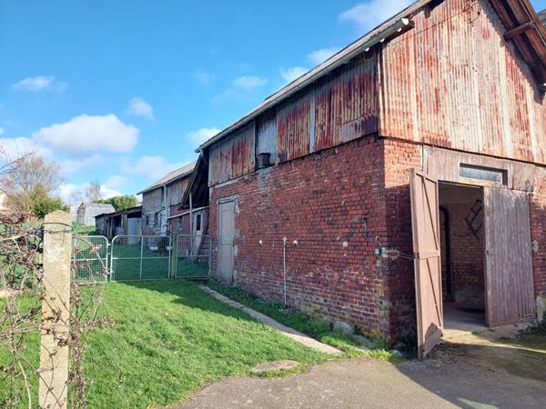 Ancien corps de ferme avec maison et dépendances