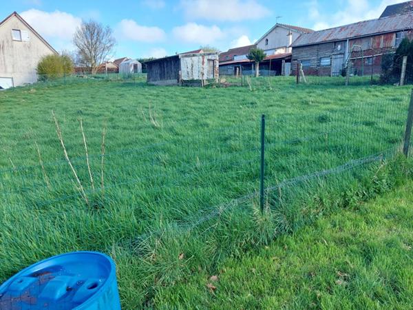 Ancien corps de ferme avec maison et dépendances