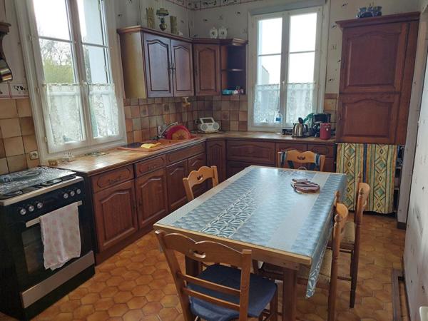 Ancien corps de ferme avec maison et dépendances