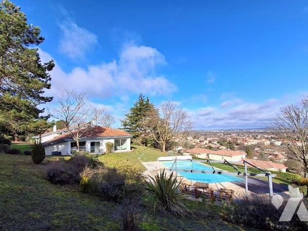 Villa contemporaine d'architecte - Cadre exceptionnel à Castanet-Tolosan (31)
Nichée sur les h...