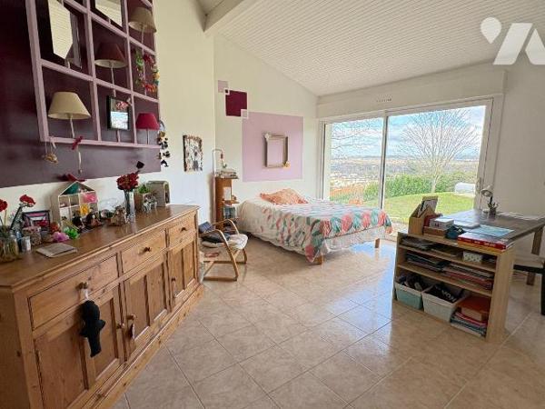 Villa contemporaine d'architecte - Cadre exceptionnel à Castanet-Tolosan (31)
Nichée sur les h...