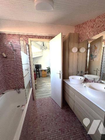 Villa contemporaine d'architecte - Cadre exceptionnel à Castanet-Tolosan (31)
Nichée sur les h...