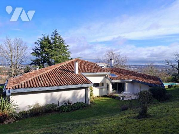 Villa contemporaine d'architecte - Cadre exceptionnel à Castanet-Tolosan (31)
Nichée sur les h...