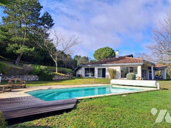 Villa contemporaine d'architecte - Cadre exceptionnel à Castanet-Tolosan (31)
Nichée sur les h...