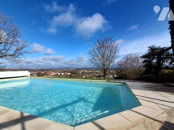 Villa contemporaine d'architecte - Cadre exceptionnel à Castanet-Tolosan (31)
Nichée sur les h...