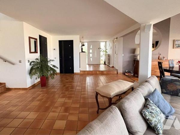 Villa contemporaine d'architecte - Cadre exceptionnel à Castanet-Tolosan (31)
Nichée sur les h...