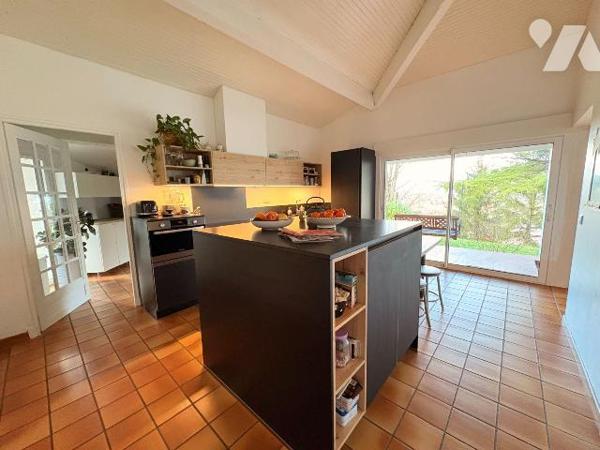 Villa contemporaine d'architecte - Cadre exceptionnel à Castanet-Tolosan (31)
Nichée sur les h...