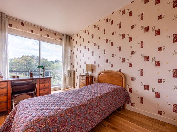 Appartement vue sur parc, 3 chambres, stationnement