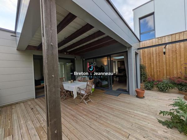 Maison d'environ 185m² à Nuillé sur Vicoin