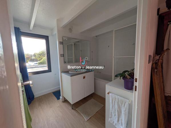 Maison d'environ 185m² à Nuillé sur Vicoin