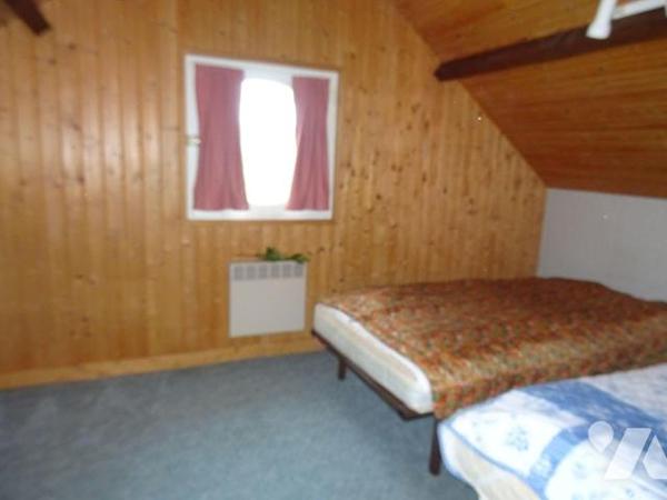 À Bonneuil Matours, proche des commodités, cette maison d'environ 140 m² comprend une entrée, u...