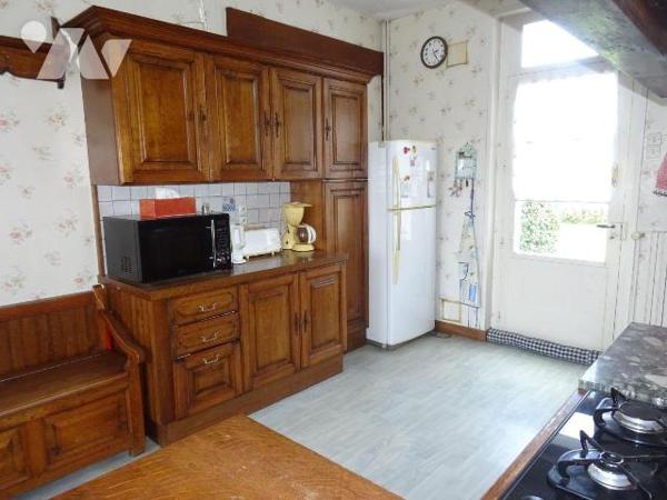 À Bonneuil Matours, proche des commodités, cette maison d'environ 140 m² comprend une entrée, u...