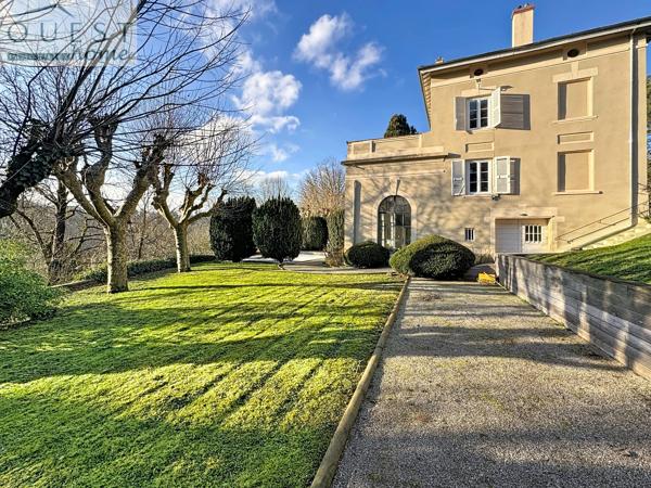 Superbe demeure bourgeoise du XIXe s sans vis-à-vis surplombant la commune de charbonnières