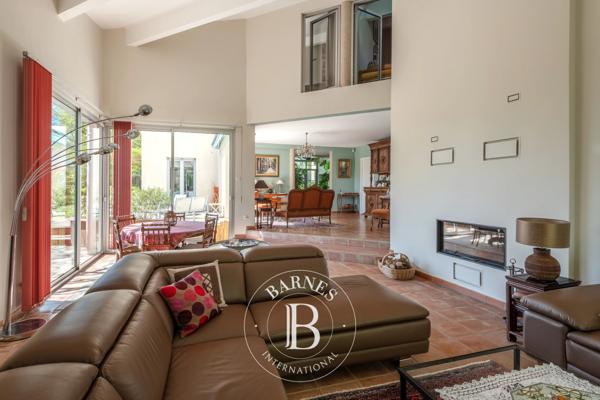 Charbonnières-les-Bains, Maison 5 Chambres -  233 m² à vendre
