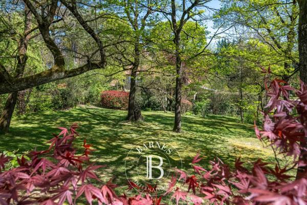 Charbonnières-les-Bains, Maison 5 Chambres -  233 m² à vendre