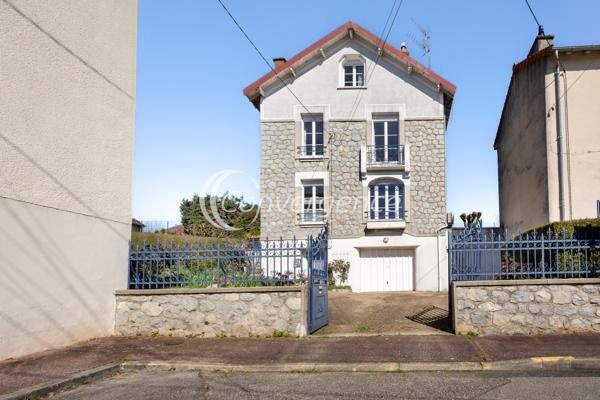 Maison
                                                                                                                                                                                                                                                                                                                        7 pièce(s)                                                                                                                                                                                                          4 chambre(s)                                                                                                                                                                                                          145  m²