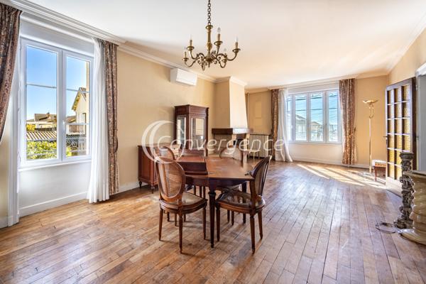 Maison
                                                                                                                                                                                                                                                                                                                        7 pièce(s)                                                                                                                                                                                                          4 chambre(s)                                                                                                                                                                                                          145  m²