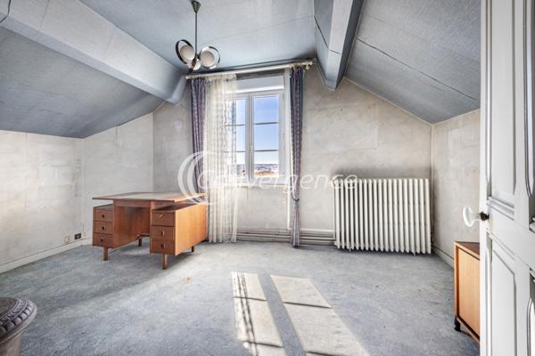Maison
                                                                                                                                                                                                                                                                                                                        7 pièce(s)                                                                                                                                                                                                          4 chambre(s)                                                                                                                                                                                                          145  m²