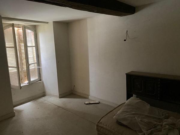 Maison à rénover à Saint Christophe des Bois , dépendances, grand terrain