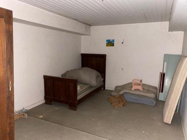 Maison à rénover à Saint Christophe des Bois , dépendances, grand terrain