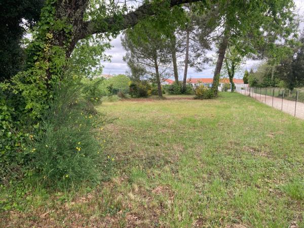 Dpt Charente Maritime (17), à vendre SAINT-AUGUSTIN , terrain à bâtir de 964 m².