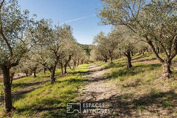Bastide et ses annexes aménageables – Terrain de 9 hectares et vue panoramique exceptionnelle