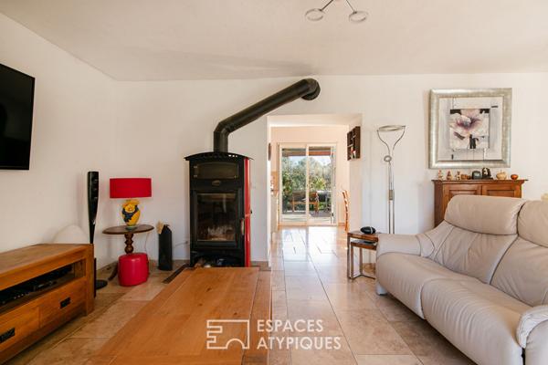 Bastide et ses annexes aménageables – Terrain de 9 hectares et vue panoramique exceptionnelle