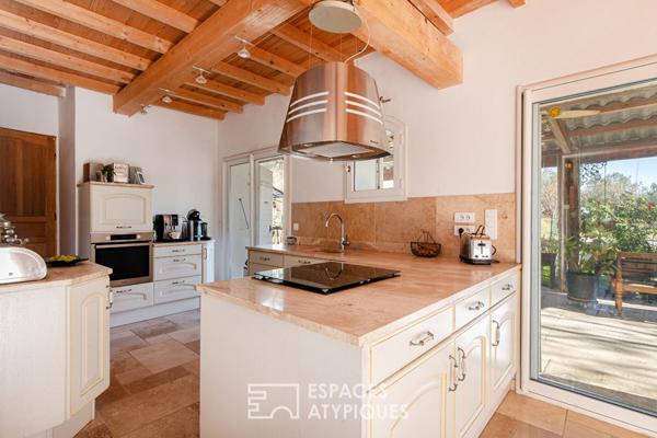 Bastide et ses annexes aménageables – Terrain de 9 hectares et vue panoramique exceptionnelle