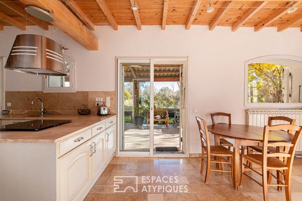 Bastide et ses annexes aménageables – Terrain de 9 hectares et vue panoramique exceptionnelle