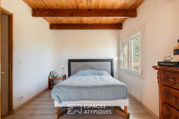 Bastide et ses annexes aménageables – Terrain de 9 hectares et vue panoramique exceptionnelle