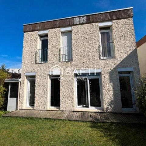 Maison lumineuse avec 3 chambres et extérieur, proche des commodités.