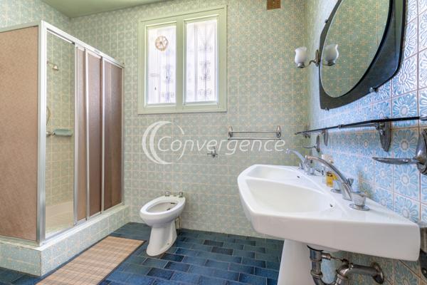 Maison
                                                                                                                                                                                                                                                                                                                        6 pièce(s)                                                                                                                                                                                                          4 chambre(s)                                                                                                                                                                                                          186  m²