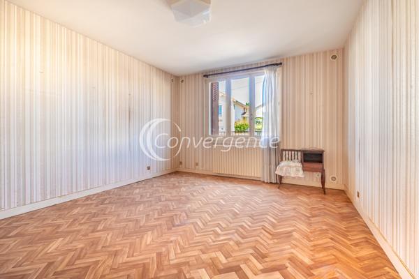 Maison
                                                                                                                                                                                                                                                                                                                        6 pièce(s)                                                                                                                                                                                                          4 chambre(s)                                                                                                                                                                                                          186  m²
